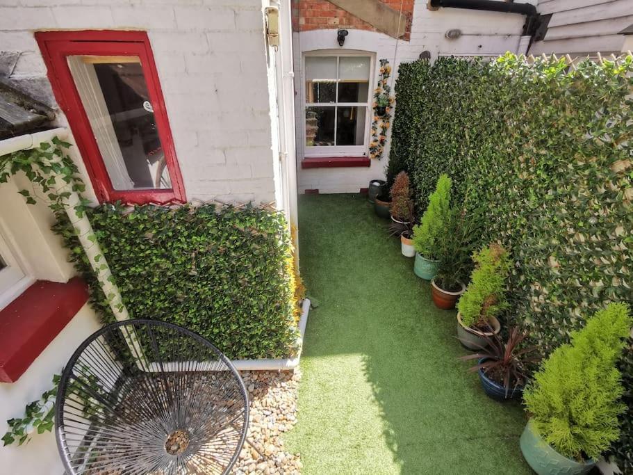 Shore Thing - Just A Stones Throw From The Beach Sandgate Exterior foto