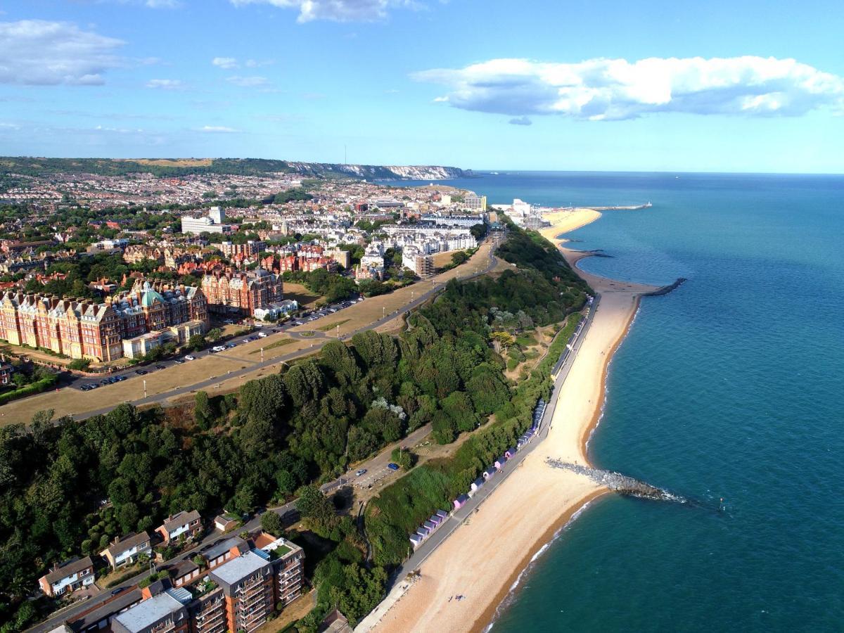 Shore Thing - Just A Stones Throw From The Beach Sandgate Exterior foto
