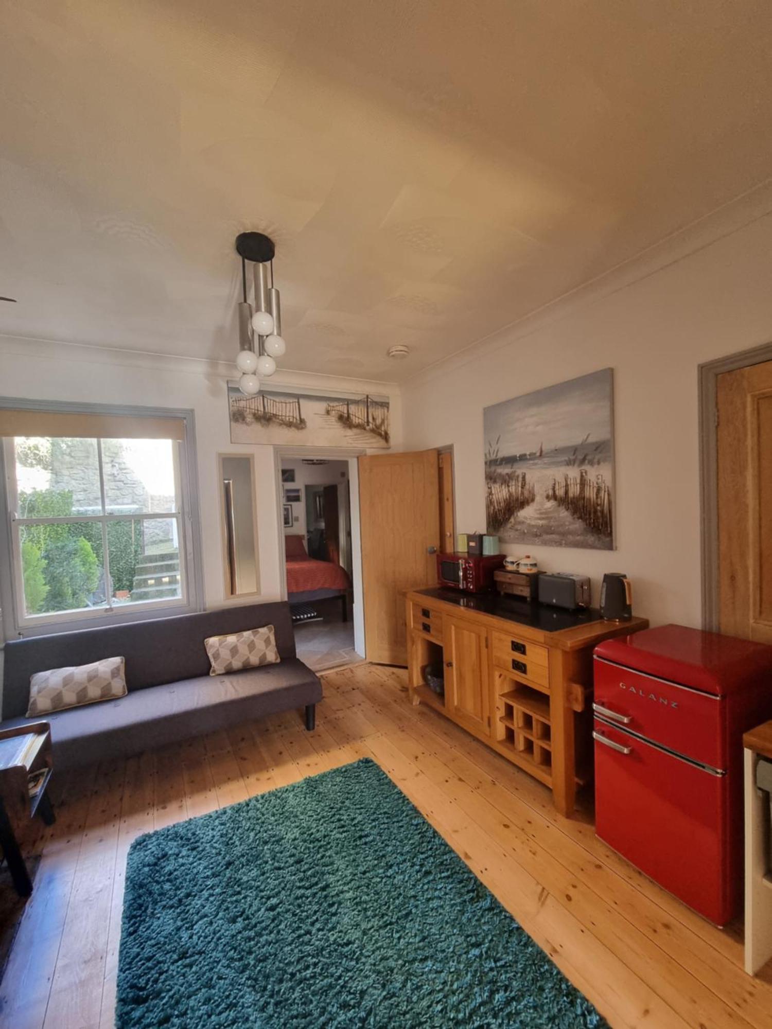 Shore Thing - Just A Stones Throw From The Beach Sandgate Exterior foto